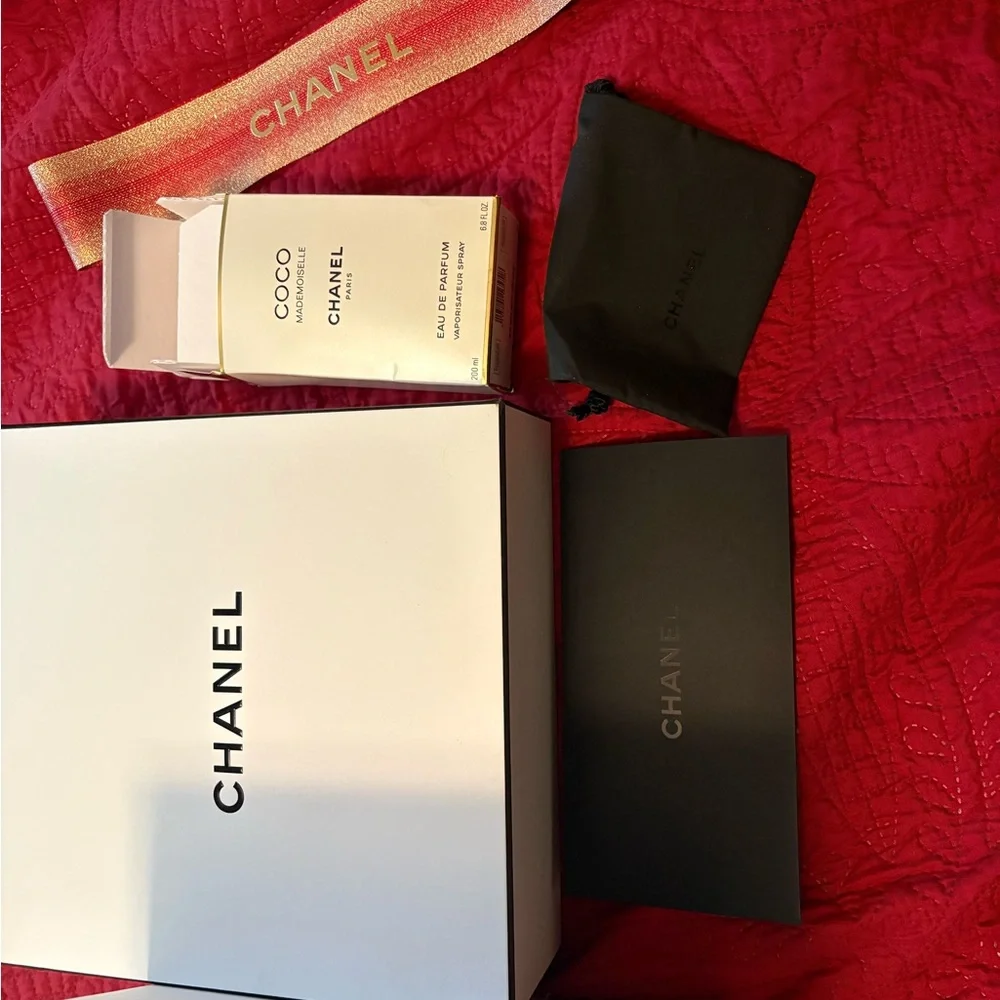 CHANEL elegant gift